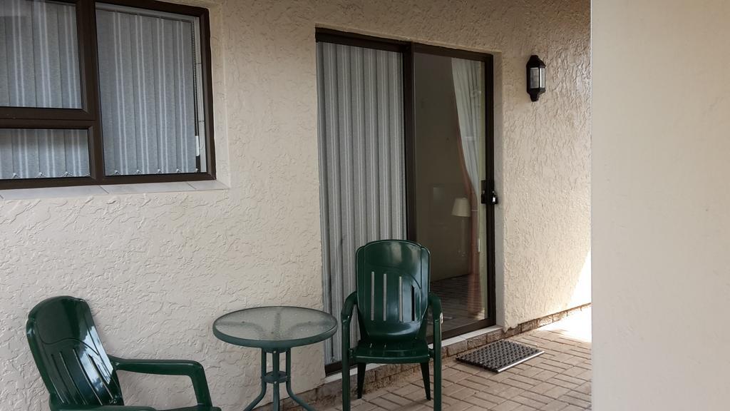 Acacia Grove Guest House Joanesburgo Exterior foto